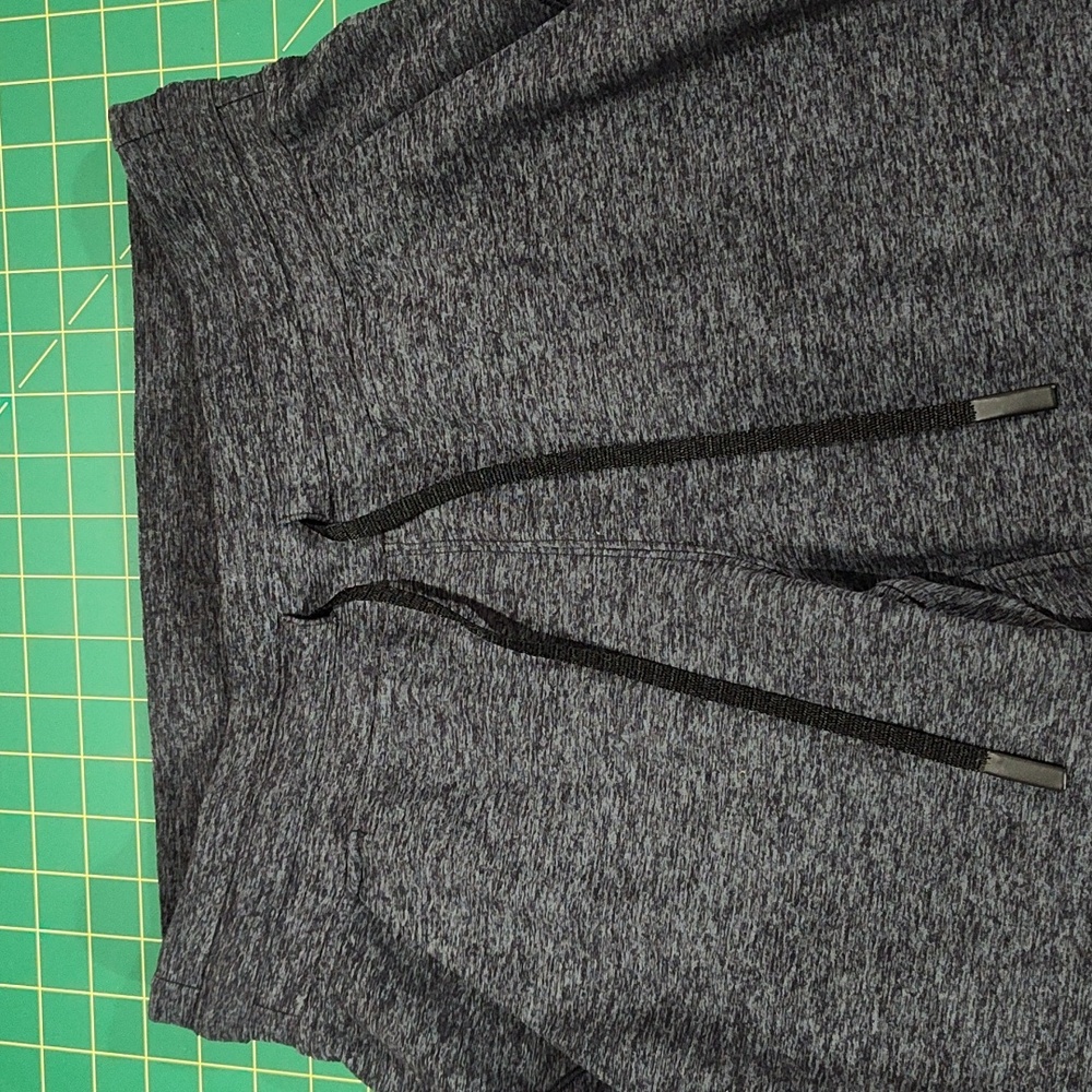 Lululemon, charcoal pant, size 8, with 28 inch in seam and 2 front pockets